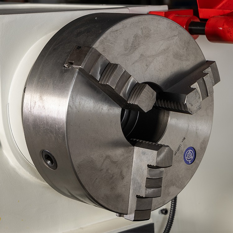 Multi Purpose 12 Steps Speed BT560 Manual Lathe Machine OEM/ODM Supported